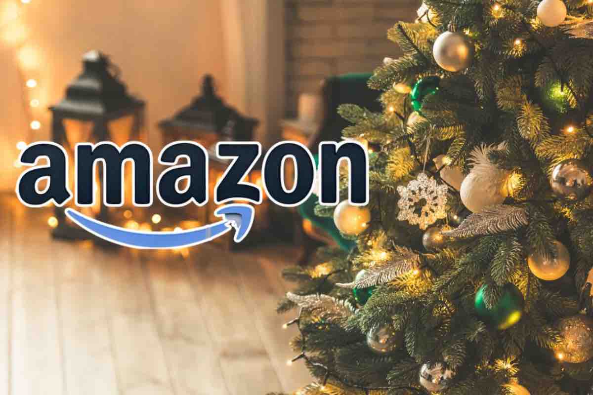 Albero di Natale e logo Amazon